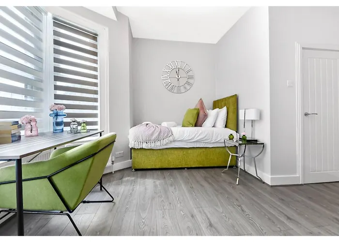 Tranquility In Bloom: Refreshing 2Br Apartment