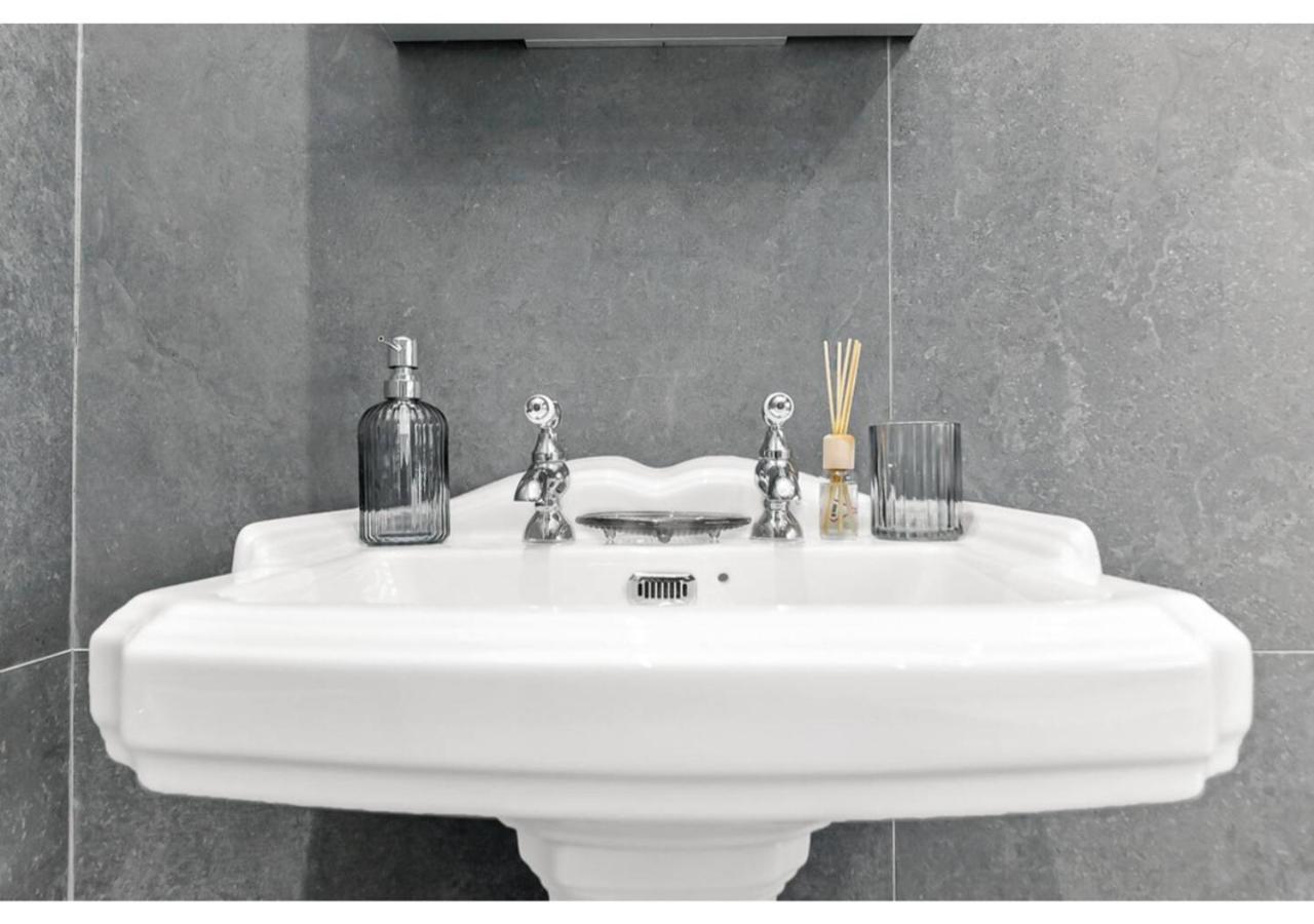 Tranquility In Bloom: Refreshing 2br * Londra