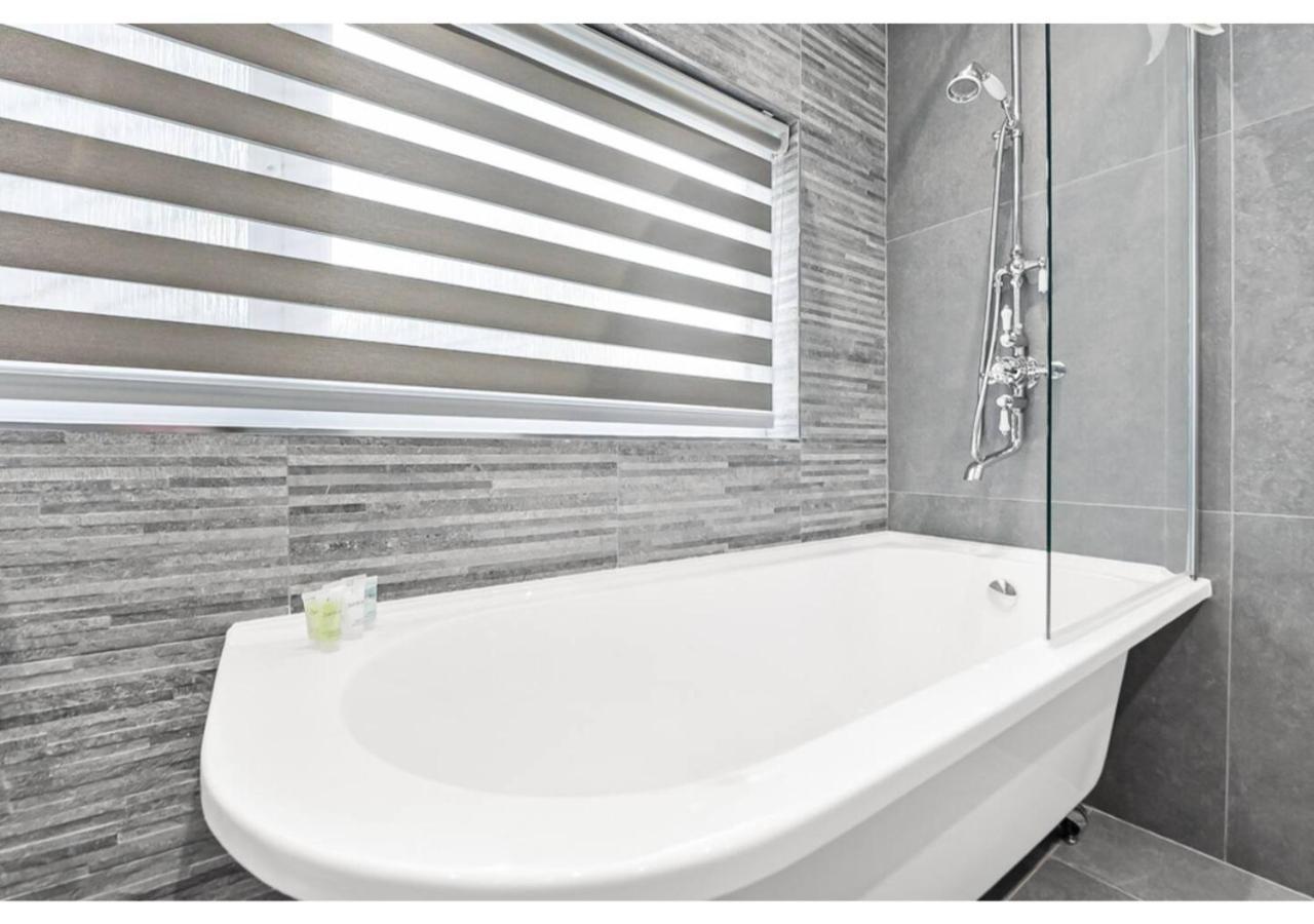 Tranquility In Bloom: Refreshing 2br